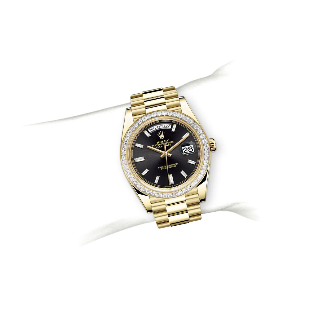 day-date-m228398tbr-0001